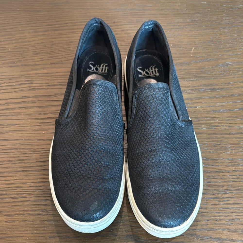 Sofft women’s  Black Slip-On Shoes